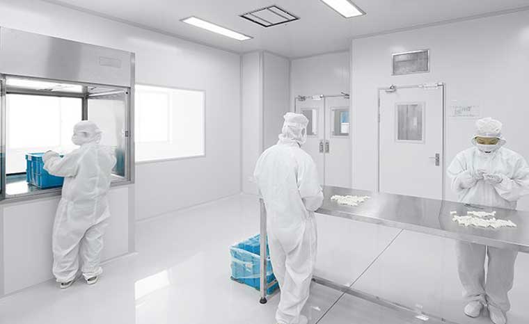 新建醫(yī)療器械工廠的生產(chǎn)企業(yè)應(yīng)當(dāng)具備什么條件和要求？